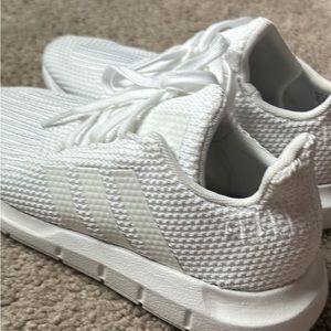 Adidas youth tennis shoes